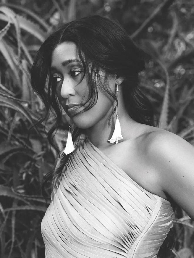 爱游戏APP 朝の光を感しじて吉他指弹 